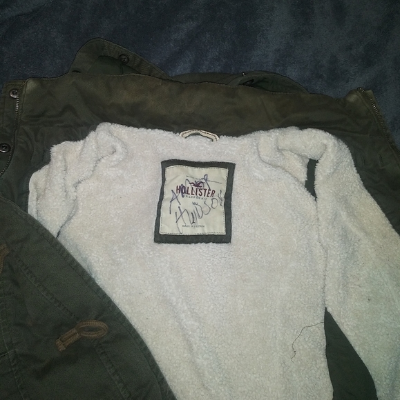 Hollister army green coat. - Picture 5 of 7